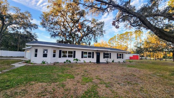 Backyard, Exterior, Facade, Ranch