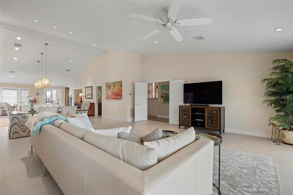 Dining room, Interior, Living room, Pendant Lights, Recessed Lighting