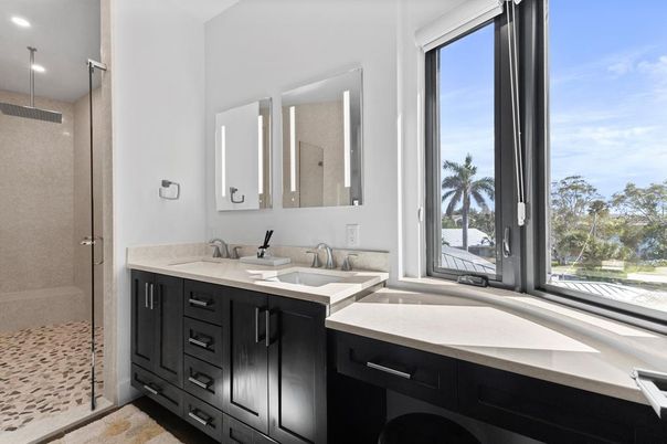 Bathroom, Dual Sink Vanities, Interior, Recessed Lighting