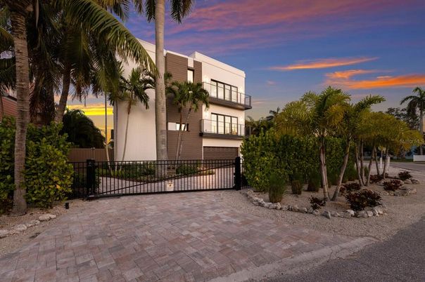 Attached, Exterior, Facade, Modern