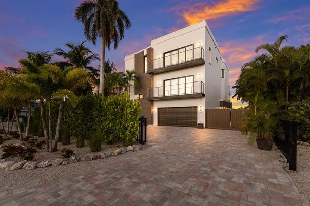 Attached, Exterior, Facade, Modern