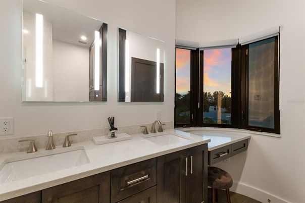 Bathroom, Dual Sink Vanities, Interior, Recessed Lighting