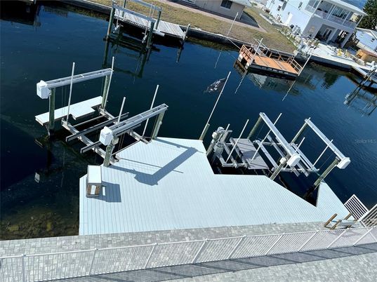 Exterior, Lake