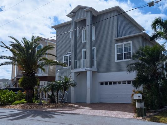 Attached, Exterior, Facade, Rowhouse