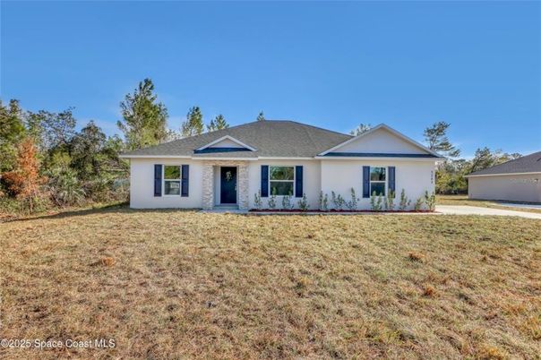 Backyard, Exterior, Facade, Ranch