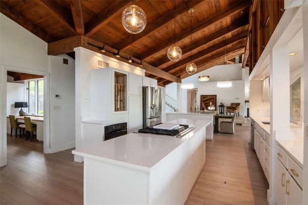 Dining room, Interior, Kitchen, Pendant Lights, Stainless Steel Appliances, Wooden Beams, Wooden Ceilings, Wood Texture Flooring
