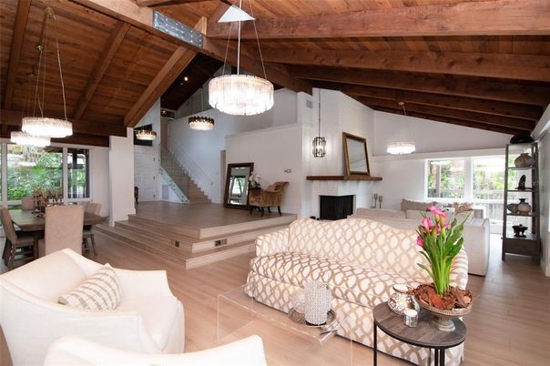 Dining room, Interior, Living room, Pendant Lights, Wooden Beams, Wooden Ceilings, Wood Texture Flooring