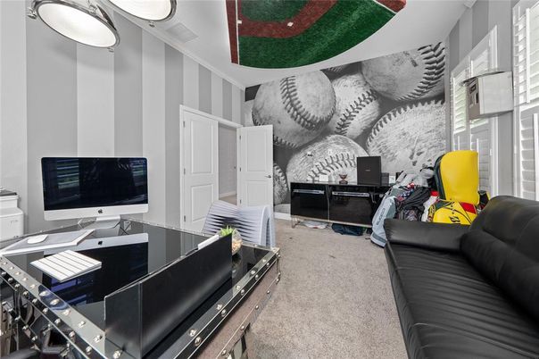 Home Office, Interior