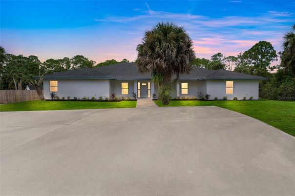 Backyard, Exterior, Facade, Ranch
