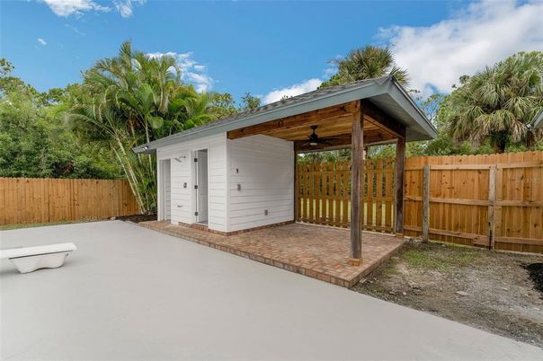 Detached Garage, Exterior