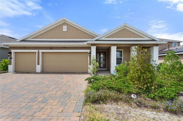 Attached, Exterior, Facade, American Craftsman