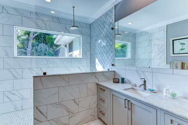 Bathroom, Interior, Marble Walls, Pendant Lights, Recessed Lighting
