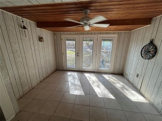 Empty room, Interior, Wooden Beams, Wooden Ceilings, Wooden Walls