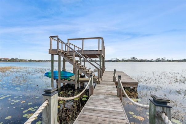 Exterior, Lake