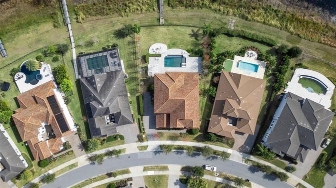 Exterior, Drone