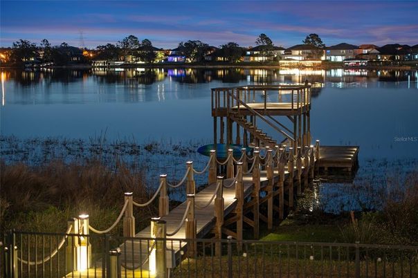 Exterior, Lake