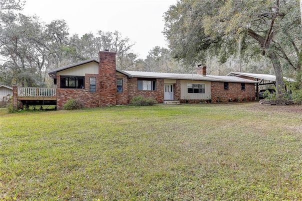 Backyard, Exterior, Facade, Brick Facade, Ranch