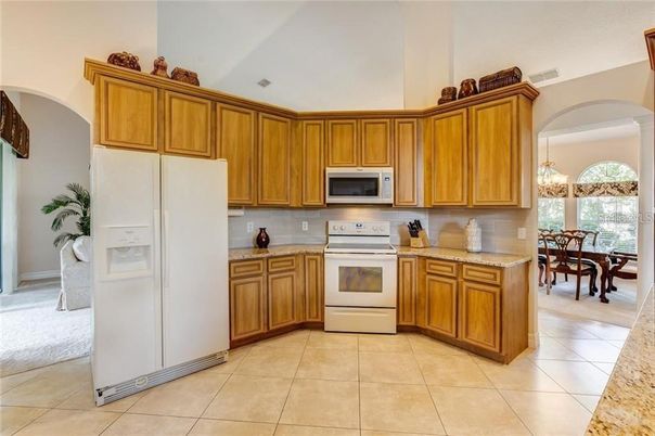 Chandelier, Dining room, Interior, Kitchen