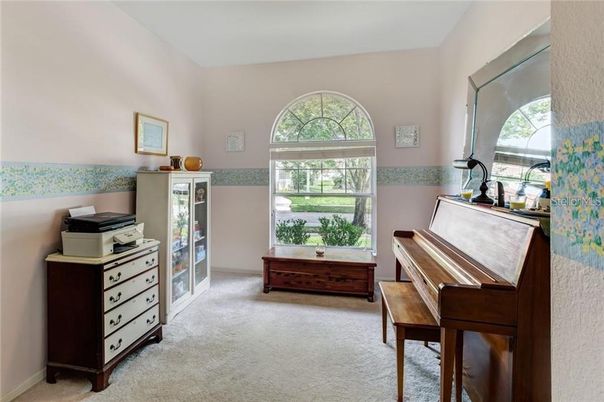 Interior, Piano