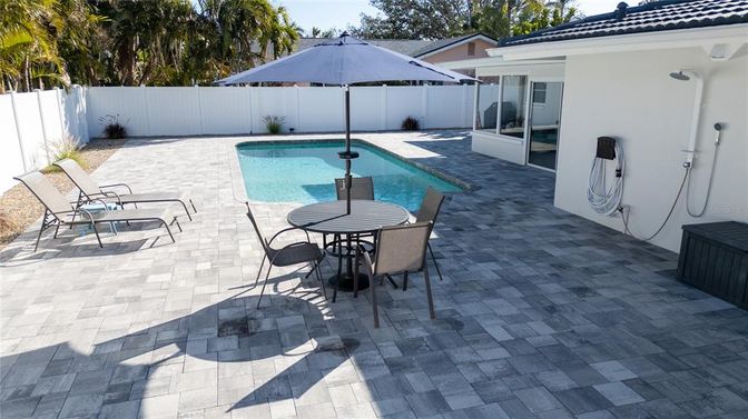 Exterior, Pool