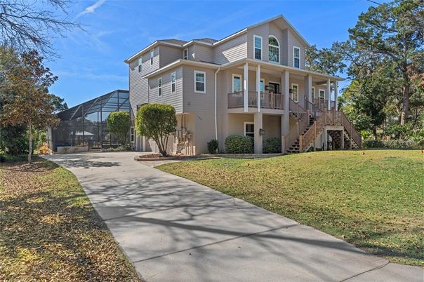 Backyard, Exterior, Facade, Queen Anne Victorian