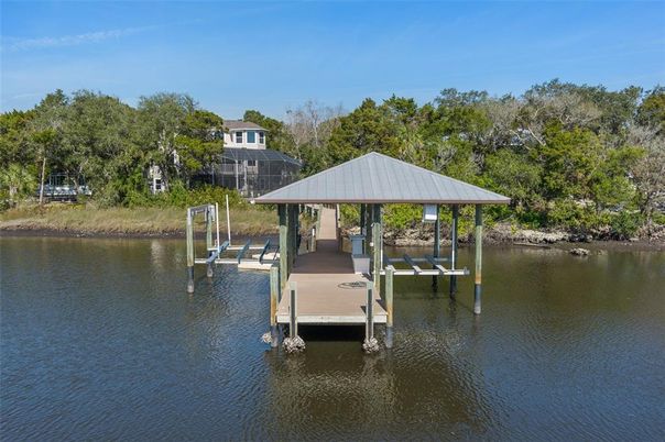 Exterior, Lake