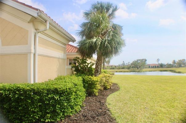 Exterior, Lake