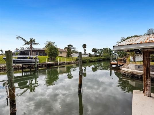 Exterior, Lake
