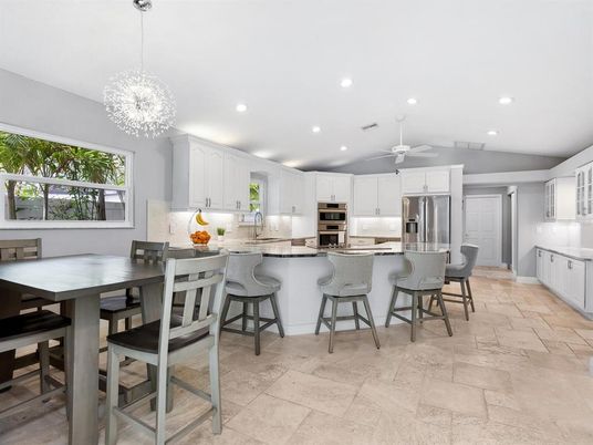 Chandelier, Dining room, Interior, Kitchen, Pendant Lights, Recessed Lighting, Stainless Steel Appliances