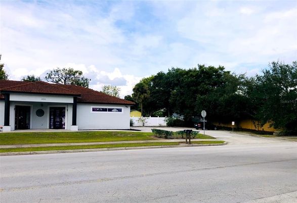 Attached, Exterior, Facade, Ranch