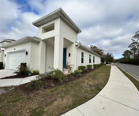 Attached, Exterior, Facade, Modern