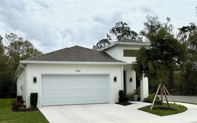 Attached, Exterior, Facade, Ranch