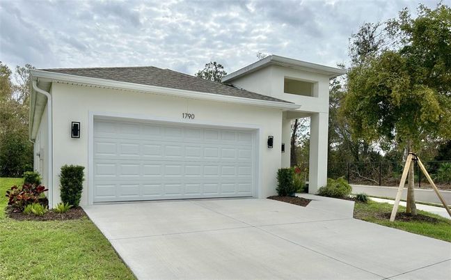 Detached Garage, Exterior