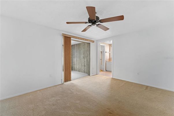 Empty room, Interior