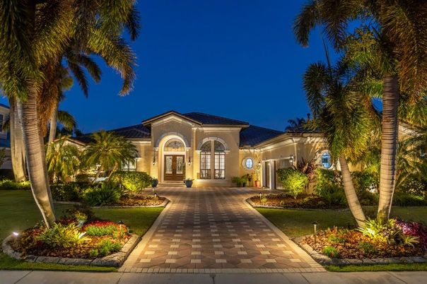 Exterior, Facade, Mediterranean