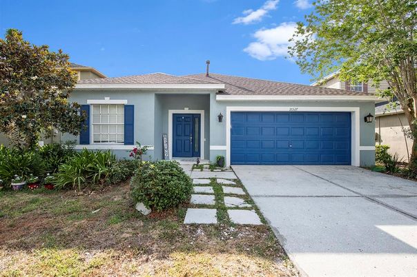Attached, Exterior, Facade, Ranch
