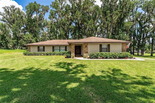 Backyard, Exterior, Facade, Brick Facade, Ranch