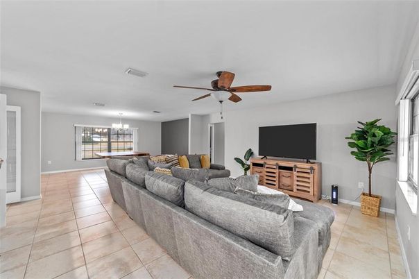 Chandelier, Dining room, Interior, Living room