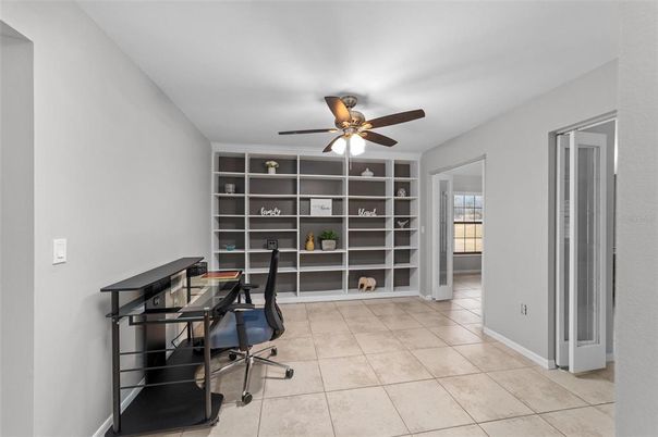 Home Office, Interior