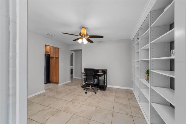 Home Office, Interior