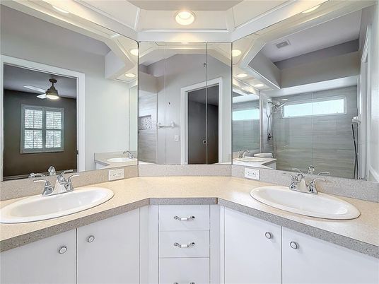 Bathroom, Dual Sink Vanities, Interior, Recessed Lighting