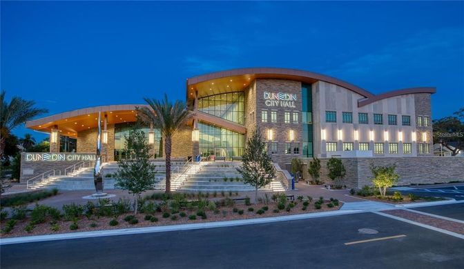 Exterior, Facade, Modern