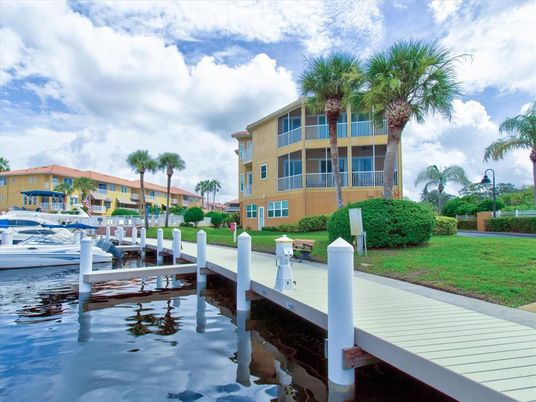 Exterior, Lake