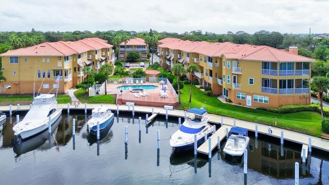 Exterior, Lake