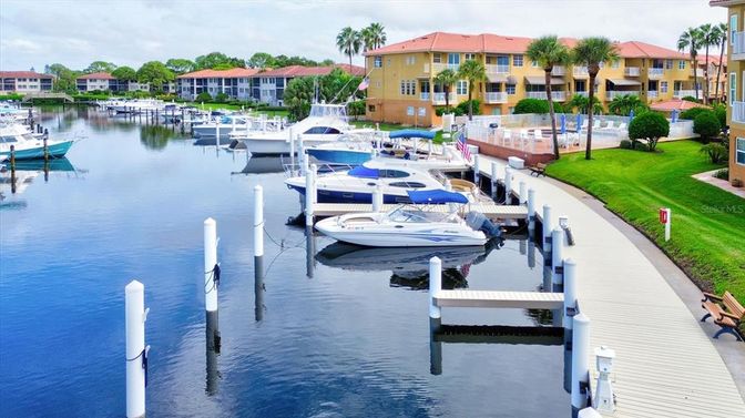 Exterior, Lake