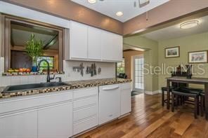 Dining room, Interior, Kitchen, Recessed Lighting, Wood Texture Flooring