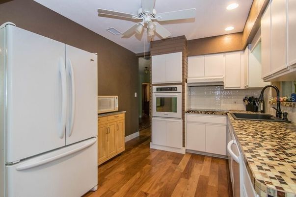 Interior, Kitchen, Recessed Lighting, Wood Texture Flooring