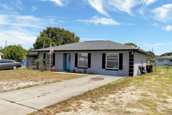 Backyard, Exterior, Facade, Ranch