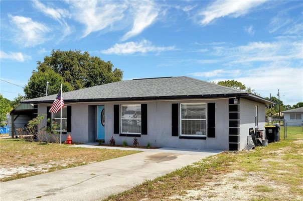 Backyard, Exterior, Facade, Ranch