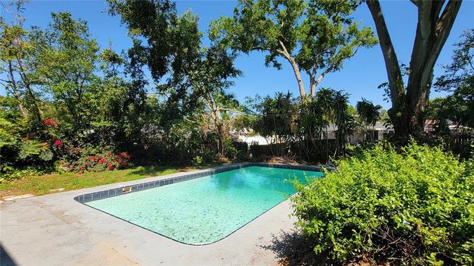 Exterior, Pool